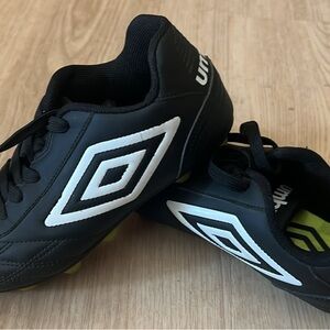 ⚽️ Umbro Soccer Cleats. Size 13